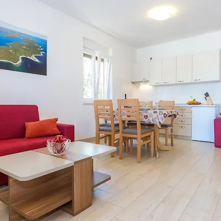 Veli Rat 11525a Apartment *