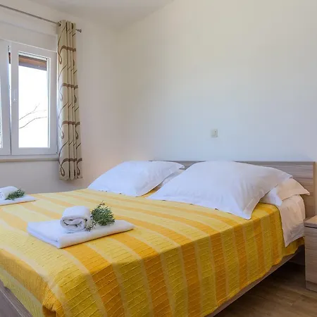 Veli Rat 11525a Appartement Brbinj